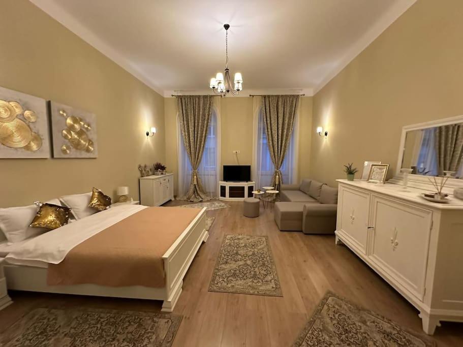 Studio Montaldo Brasov Bagian luar foto
